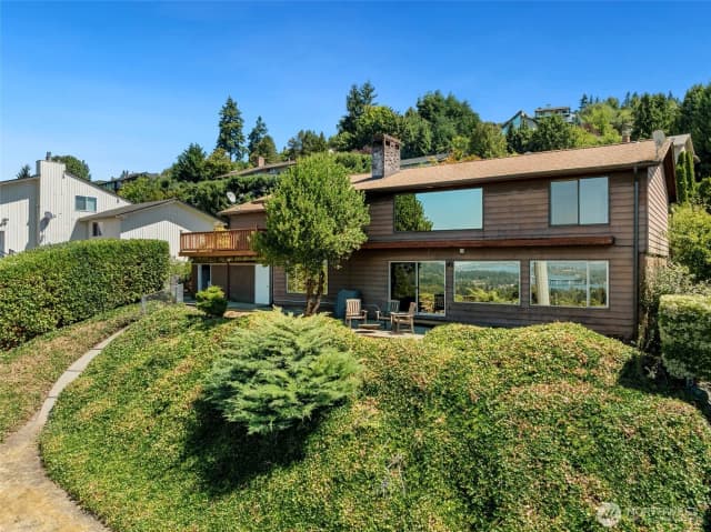Property photo for 4709 Somerset Drive Se, Bellevue photo 4