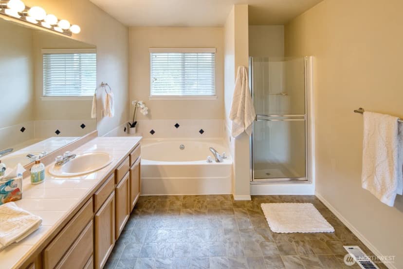Property photo for 22635 127th Avenue Se, Kent photo 20