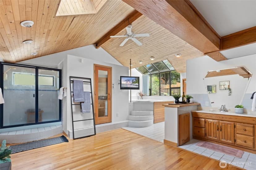 Property photo for 10438 Ne 116th Street, Kirkland photo 12