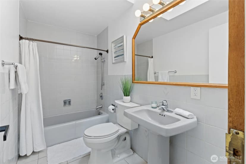 Property photo for 10438 Ne 116th Street, Kirkland photo 15