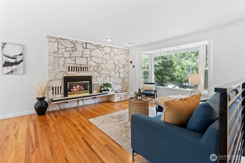 Property photo for 10438 Ne 116th Street, Kirkland photo 3