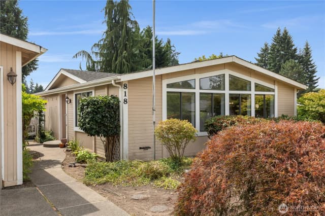 Property photo for 818 243rd St Sw, Bothell photo 2