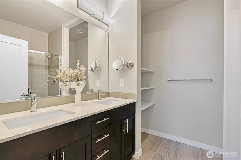 Property photo for 13905 Ne 15th Court, Bellevue photo 15