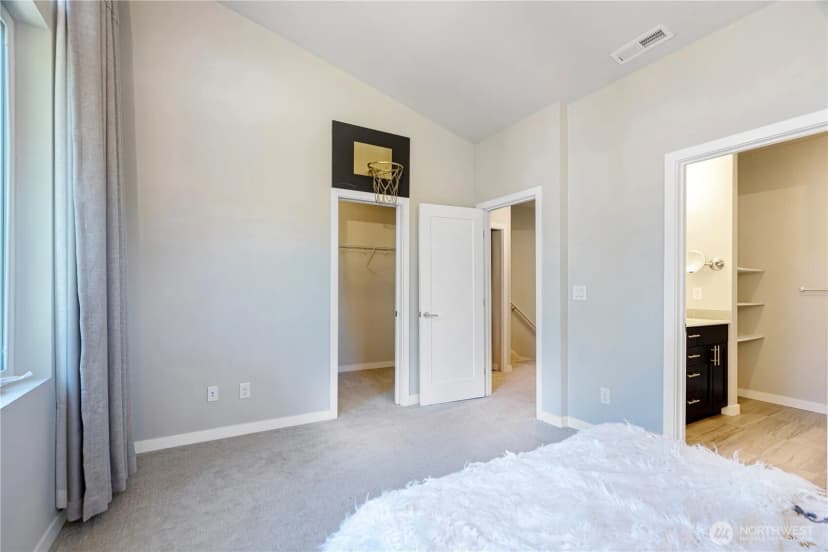 Property photo for 13905 Ne 15th Court, Bellevue photo 13