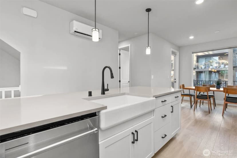 Property photo for 13343 Greenwood Avenue N #d, Seattle photo 6