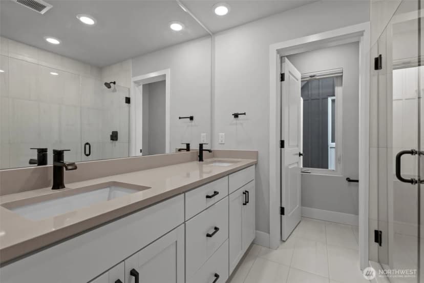 Property photo for 13343 Greenwood Avenue N #d, Seattle photo 12