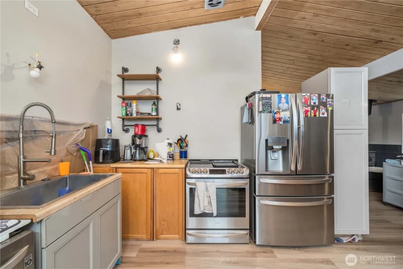 Property photo for 35631 13th Avenue Sw, Federal Way photo 8