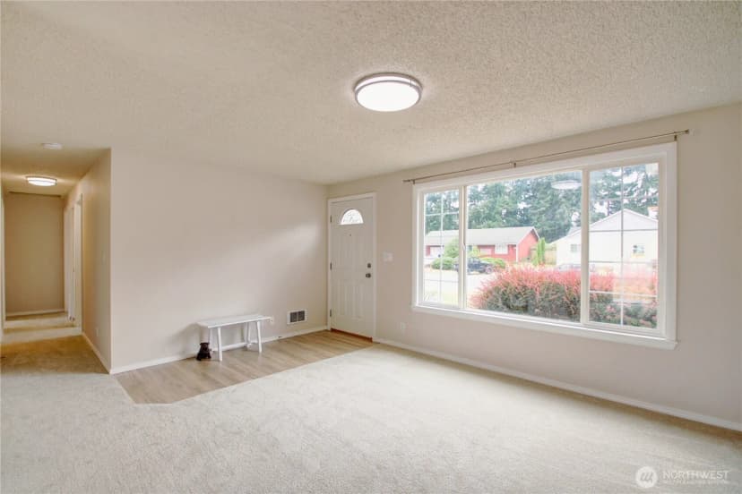 Property photo for 5721 142nd Place Ne, Marysville photo 2
