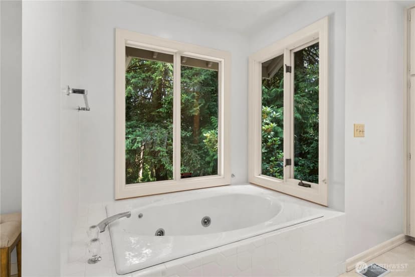 Property photo for 18601 Se 64th Way, Issaquah photo 24