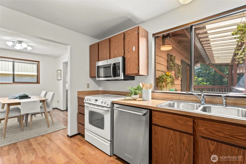 Property photo for 16442 51st Avenue S, Tukwila photo 11