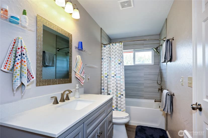 Property photo for 7645 Lenox Lane, Silverdale photo 13