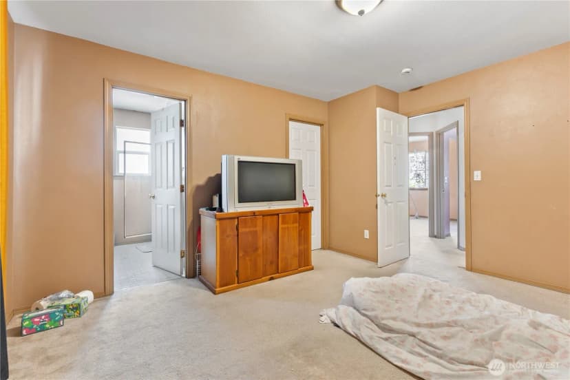 Property photo for 5620 Seahurst Avenue, Everett photo 8