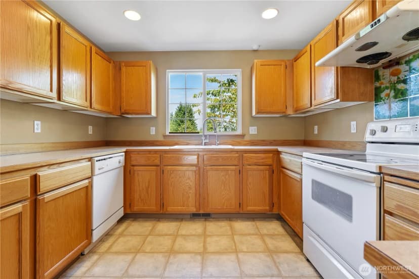 Property photo for 5620 Seahurst Avenue, Everett photo 3