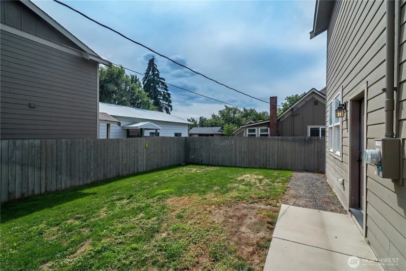 Property photo for 404 W 7th Avenue, Ellensburg photo 24