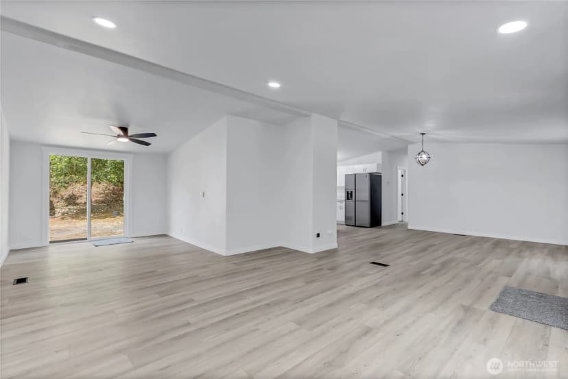 Property photo for 21707 187th Street E, Orting photo 10