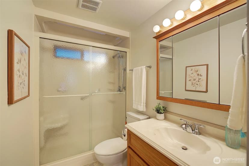 Property photo for 14200 105th Avenue Ne, Kirkland photo 14