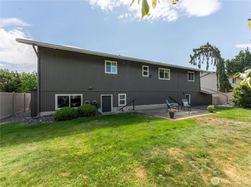 Property photo for 910 College Street, Wenatchee photo 34