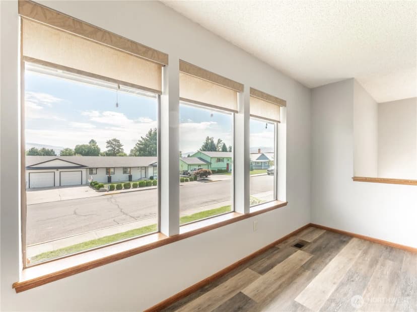 Property photo for 910 College Street, Wenatchee photo 4
