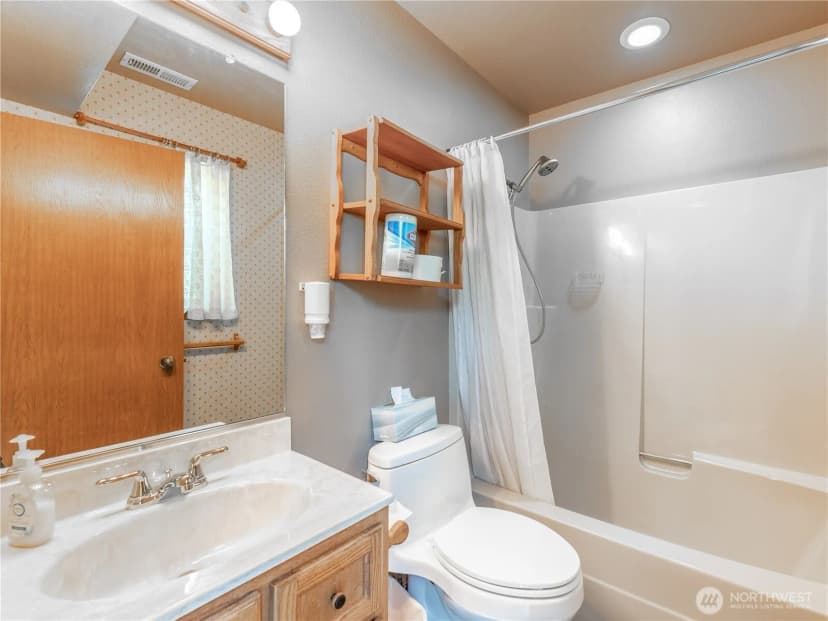 Property photo for 910 College Street, Wenatchee photo 33