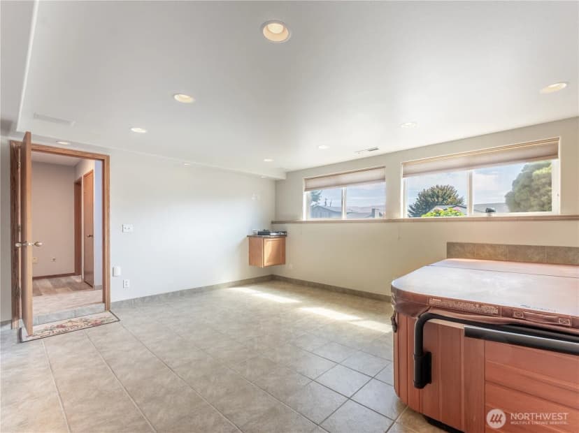 Property photo for 910 College Street, Wenatchee photo 24