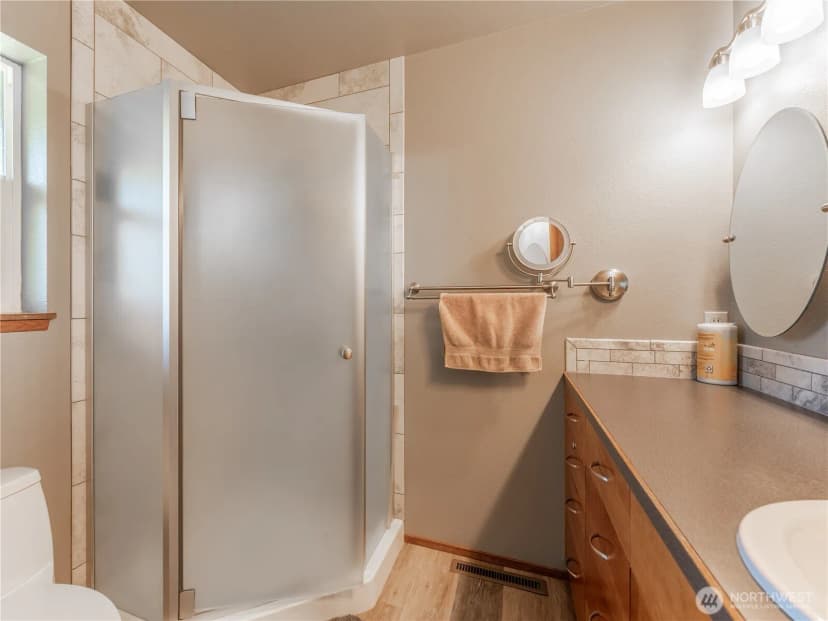 Property photo for 910 College Street, Wenatchee photo 17