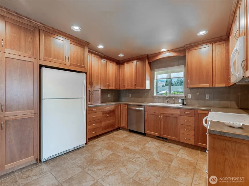 Property photo for 910 College Street, Wenatchee photo 8