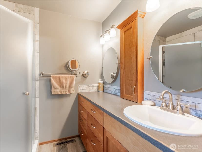 Property photo for 910 College Street, Wenatchee photo 16