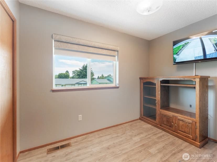 Property photo for 910 College Street, Wenatchee photo 18