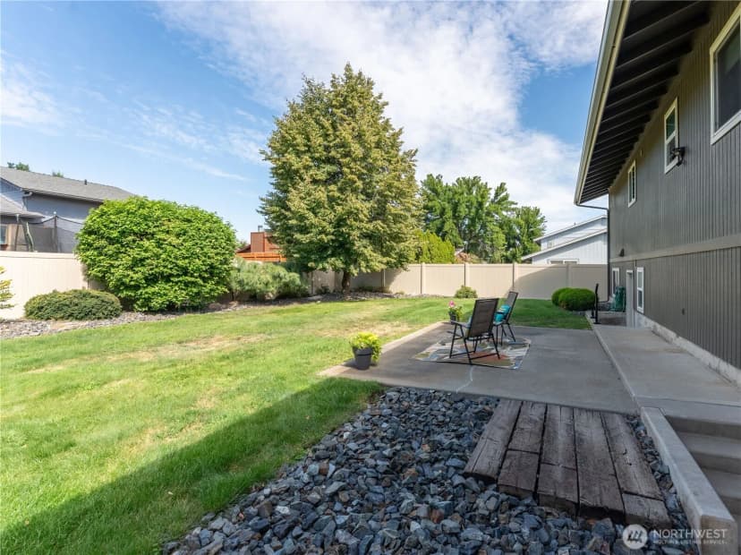 Property photo for 910 College Street, Wenatchee photo 36