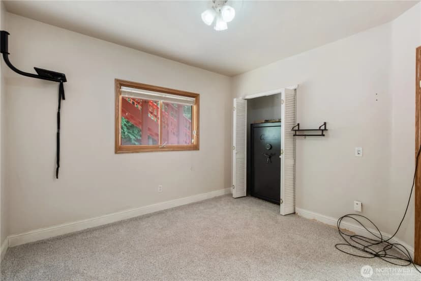 Property photo for 10811 10th Drive Se, Everett photo 25
