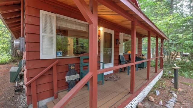 Property photo for 137 Nisqually Way, Ashford photo 2