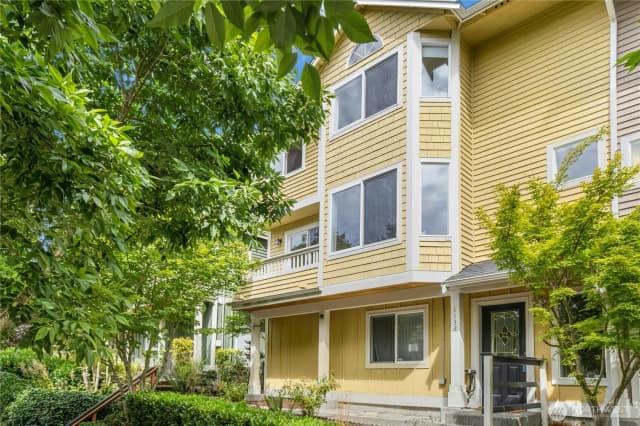 Property photo for 1132 Yakima Avenue S, Seattle photo 2