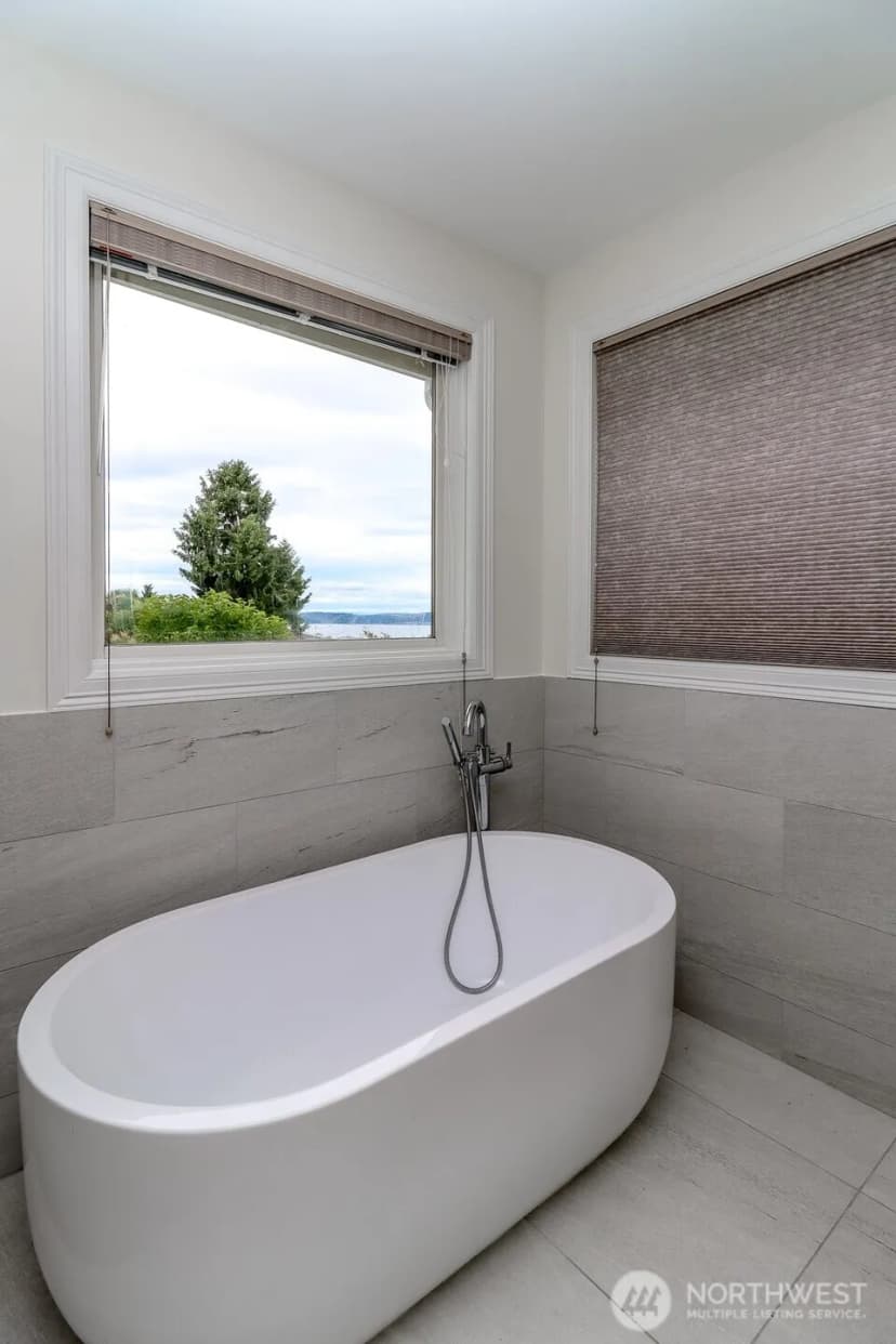 Property photo for 29851 12th Avenue Sw, Federal Way photo 24