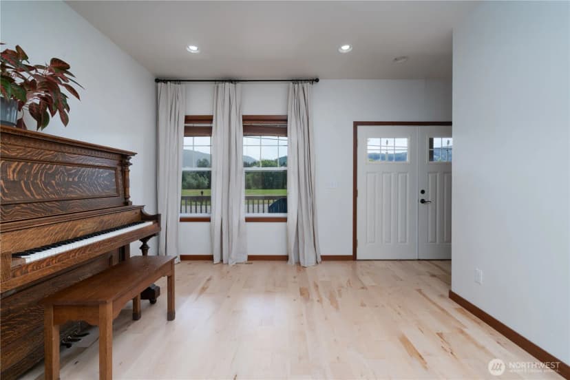 Property photo for 1410 Railroad Avenue, Sedro Woolley photo 17