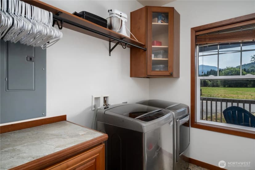 Property photo for 1410 Railroad Avenue, Sedro Woolley photo 24