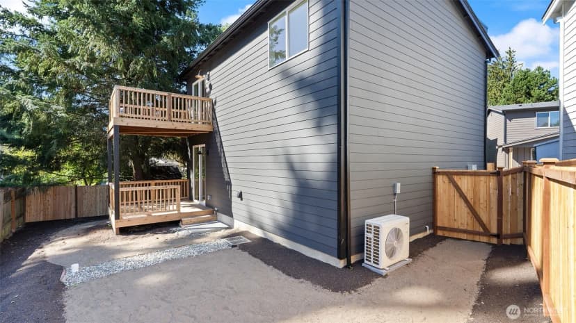 Property photo for 10811 Holly Drive #c, Everett photo 23