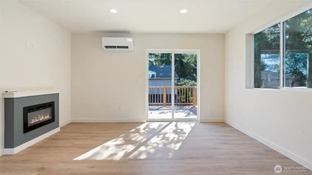 Property photo for 10811 Holly Drive #c, Everett photo 5