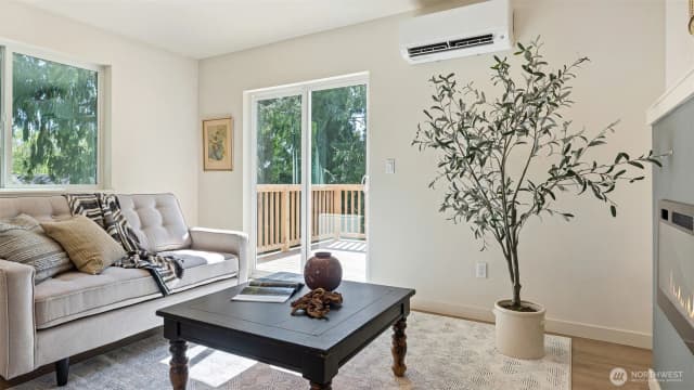 Property photo for 10811 Holly Drive #c, Everett photo 4