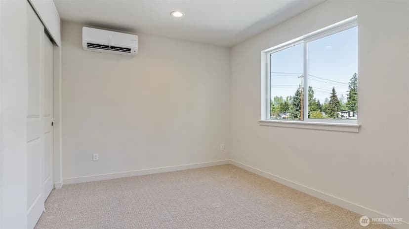 Property photo for 10811 Holly Drive #c, Everett photo 16