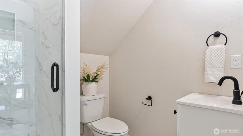 Property photo for 10811 Holly Drive #c, Everett photo 18