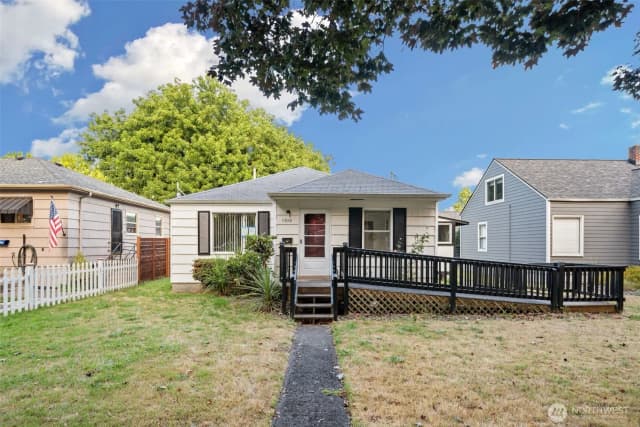 Property photo for 1310 8 Avenue, Longview