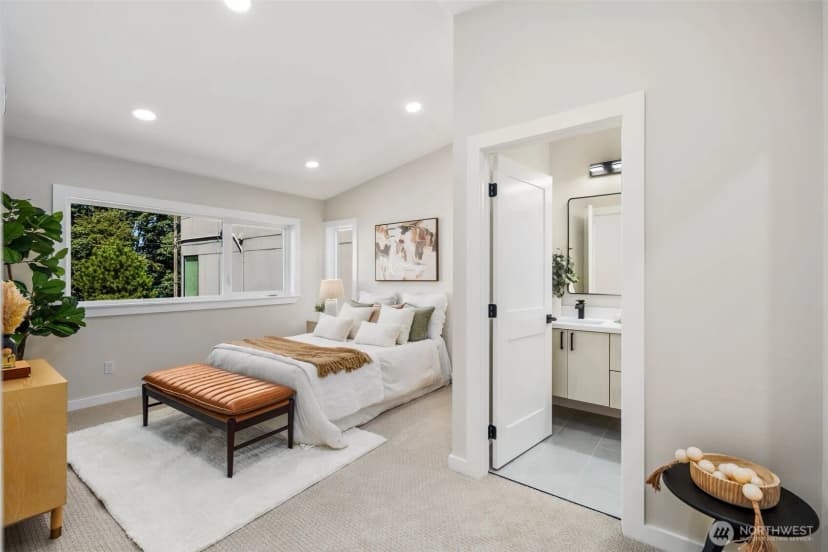 Property photo for 8228 Meridian Avenue N, Seattle photo 17