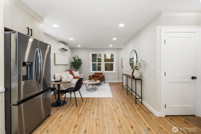 Property photo for 8228 Meridian Avenue N, Seattle photo 11