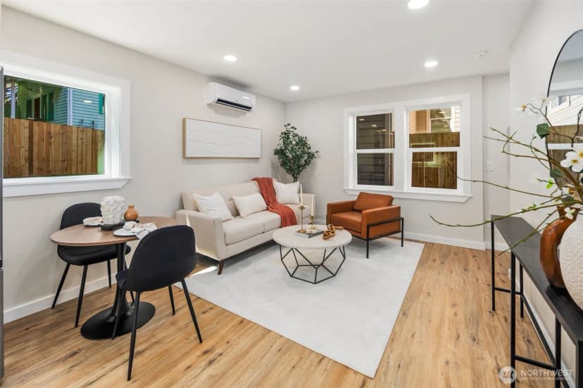 Property photo for 8228 Meridian Avenue N, Seattle photo 6