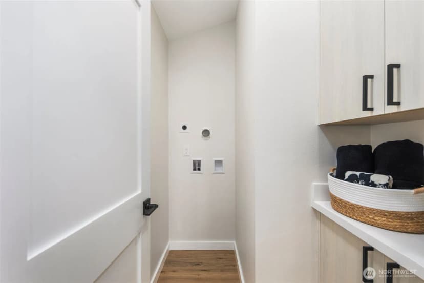 Property photo for 8228 Meridian Avenue N, Seattle photo 16