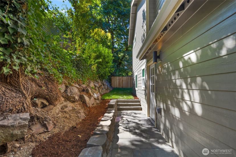 Property photo for 8228 Meridian Avenue N, Seattle photo 25