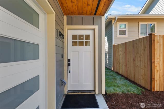 Property photo for 8228 Meridian Avenue N, Seattle photo 2