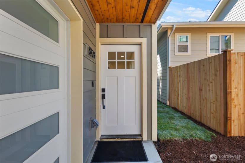 Property photo for 8228 Meridian Avenue N, Seattle photo 2