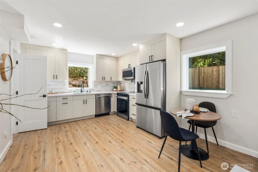 Property photo for 8228 Meridian Avenue N, Seattle photo 8
