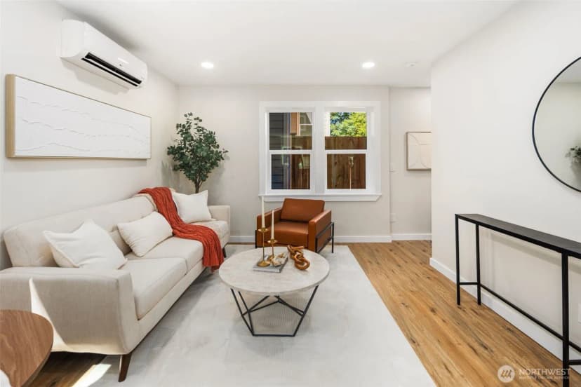 Property photo for 8228 Meridian Avenue N, Seattle photo 5